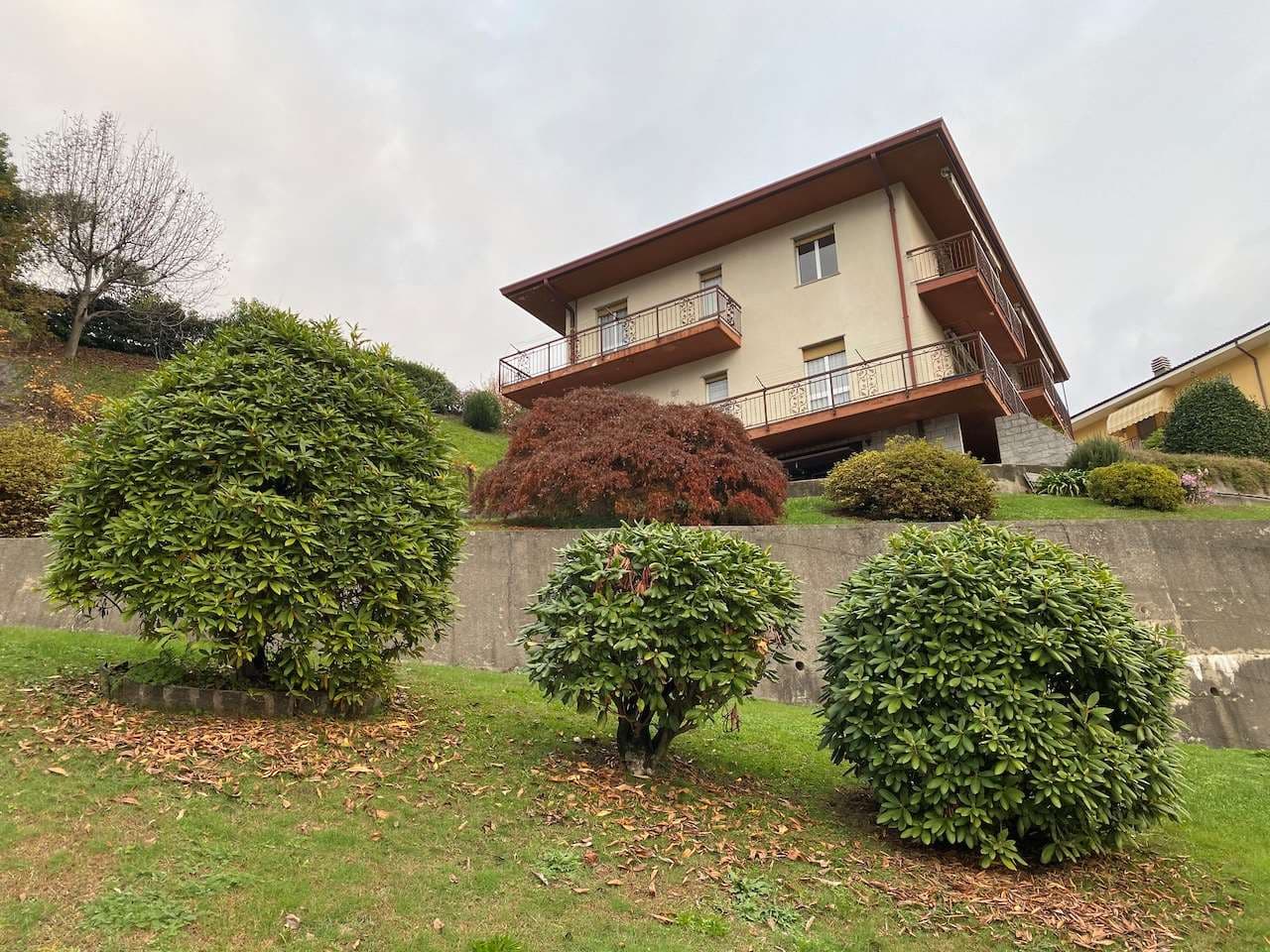 Casa indipendente con due appartamenmti