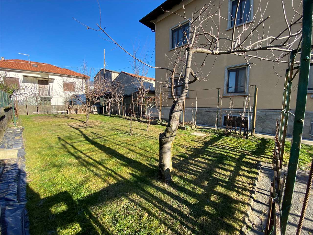 VERBANIA intra casa idipendente con giardino