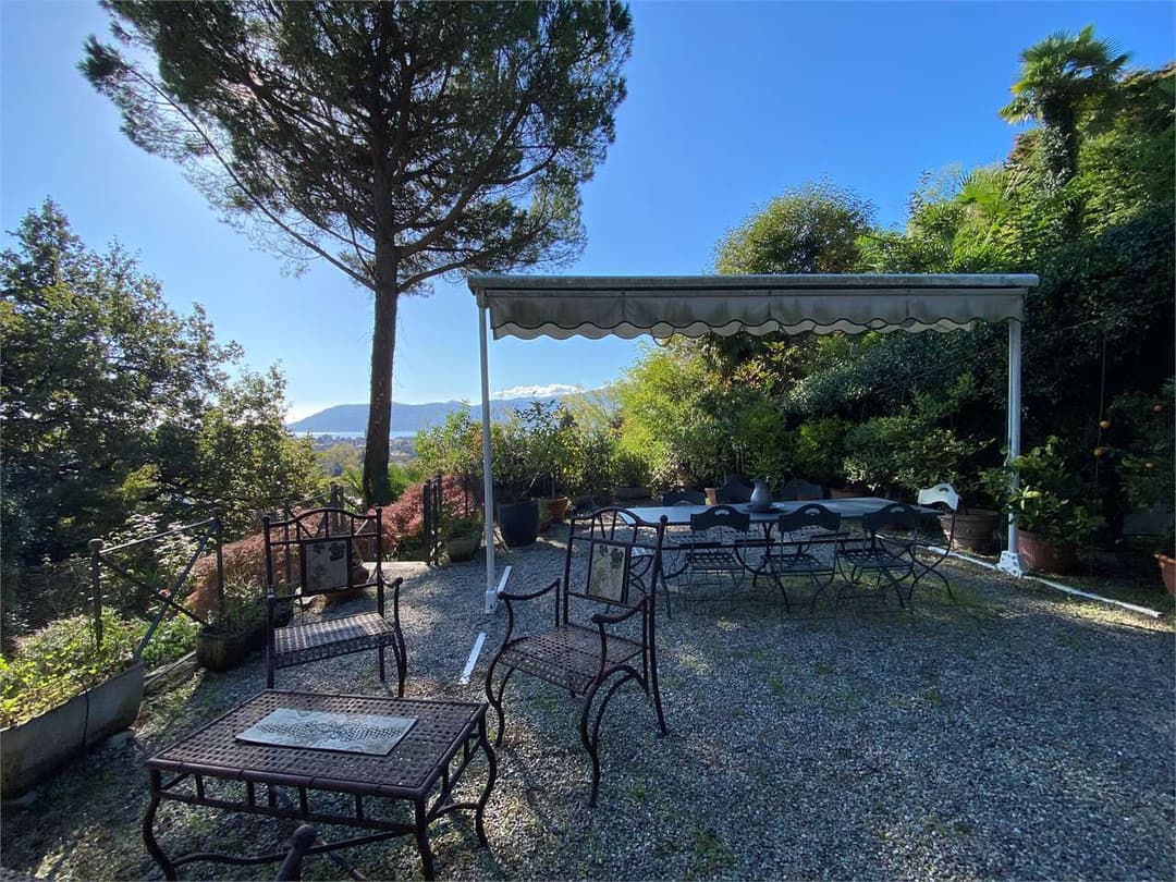 Villa di prestigio con vista panoramica del lago gallery 76