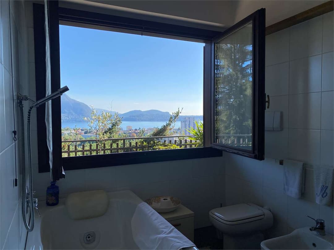 Villa di prestigio con vista panoramica del lago gallery 99