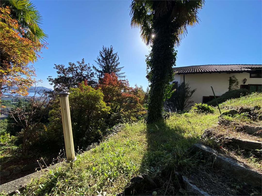 Villa di prestigio con vista panoramica del lago gallery 34