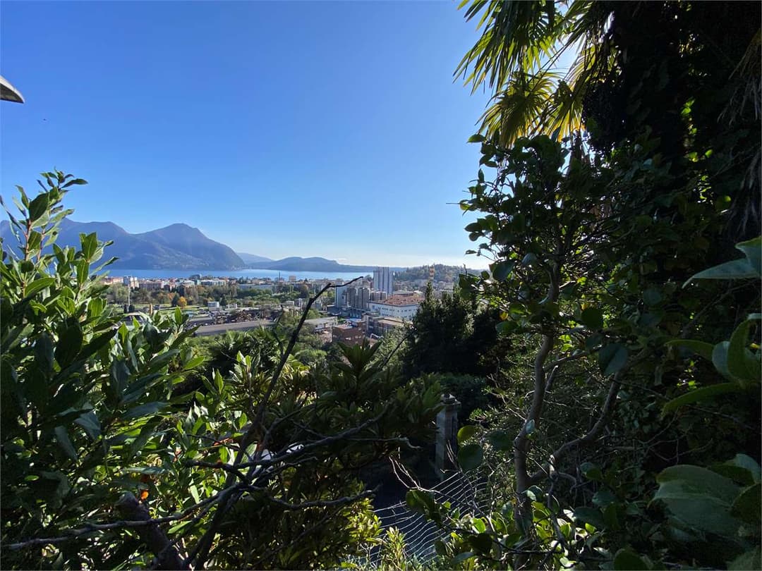 Villa di prestigio con vista panoramica del lago gallery 38