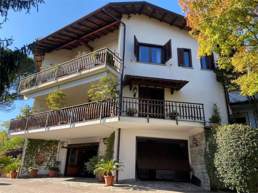 Villa di prestigio con vista panoramica del lago gallery 7