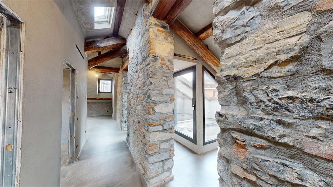 Attico in palazzo storico a COMO gallery 10