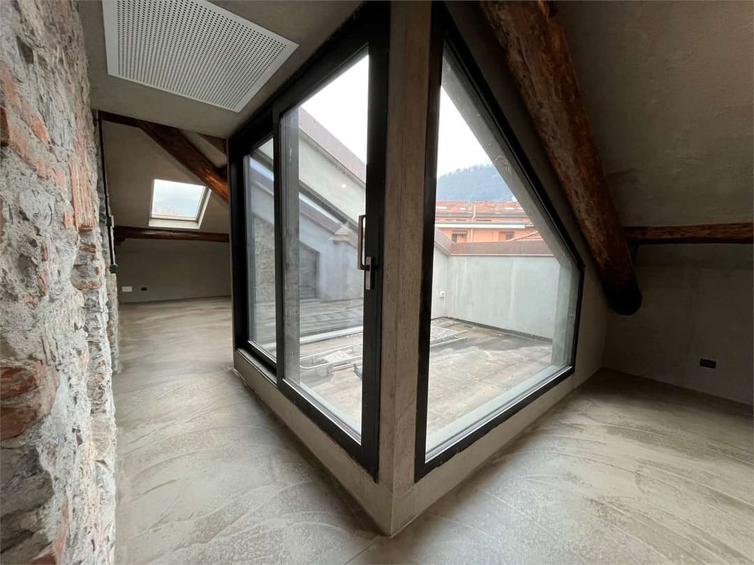 Attico in palazzo storico a COMO gallery 35
