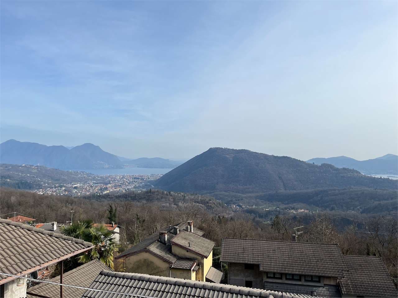 Casa indipendente a ungiasca vista lago
