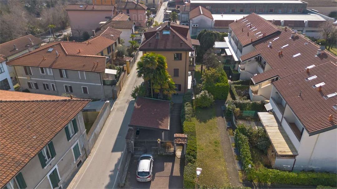 Casa indipendente con tre appartamenti e giardino gallery 6