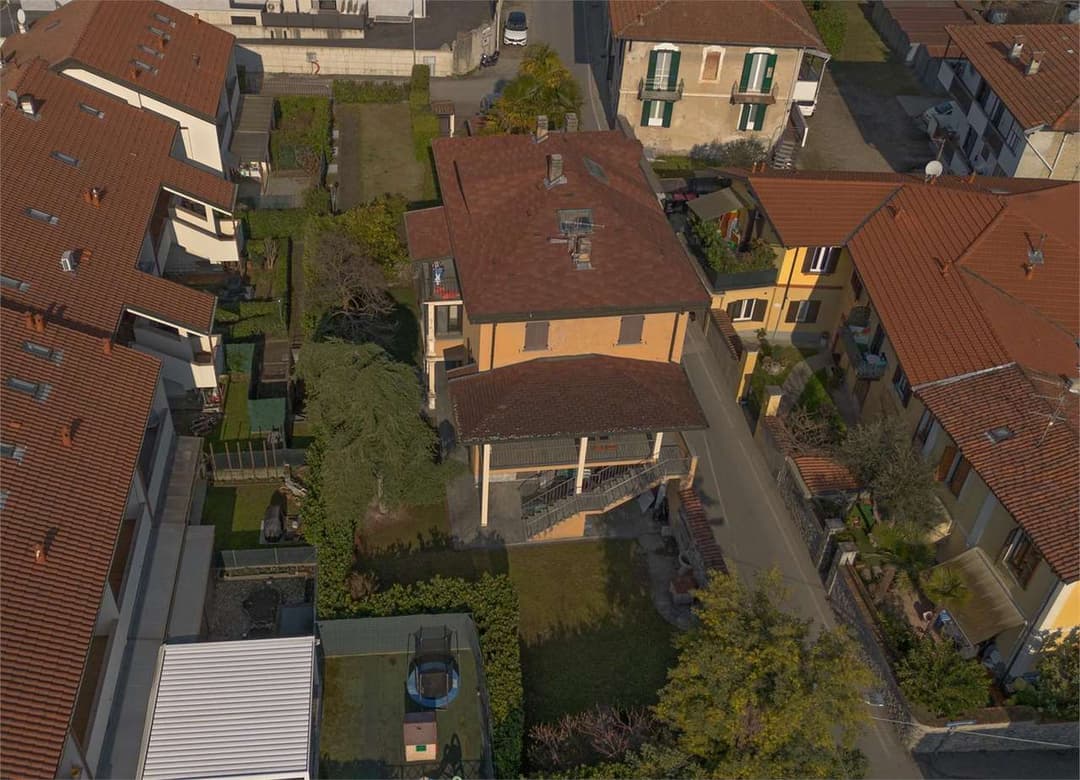 Casa indipendente con tre appartamenti e giardino gallery 8