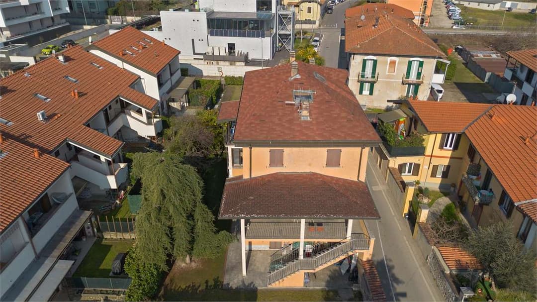 Casa indipendente con tre appartamenti e giardino gallery 9