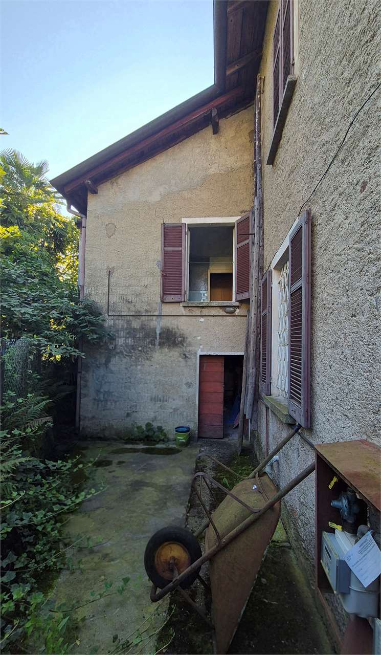Casa indipendente di 150 mq con giardino e cantine in sasso – ampi spazi e grande potenziale gallery 23