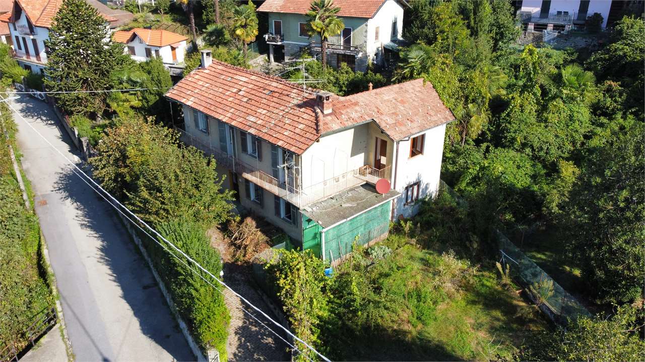 Casa indipendente di 150 mq con giardino e cantine in sasso – ampi spazi e grande potenziale