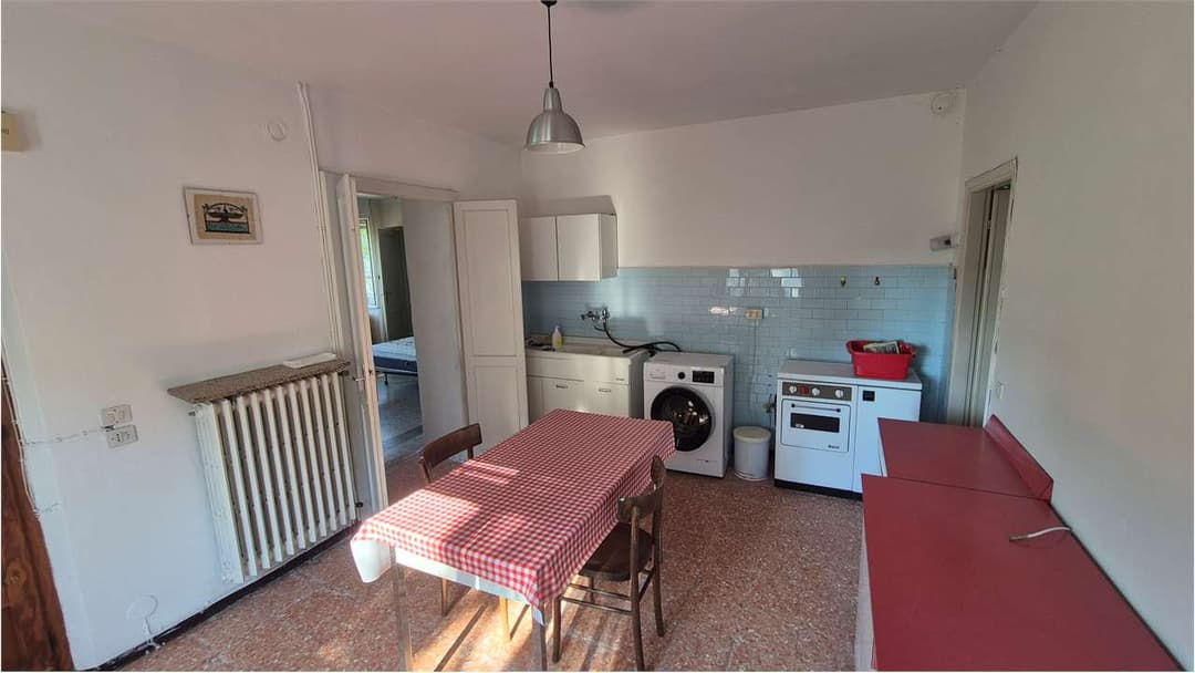 Casa indipendente di 150 mq con giardino e cantine in sasso – ampi spazi e grande potenziale gallery 14