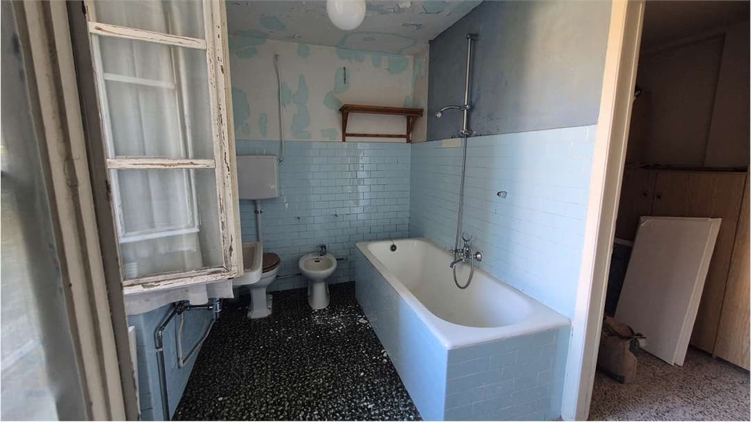 Casa indipendente di 150 mq con giardino e cantine in sasso – ampi spazi e grande potenziale gallery 8