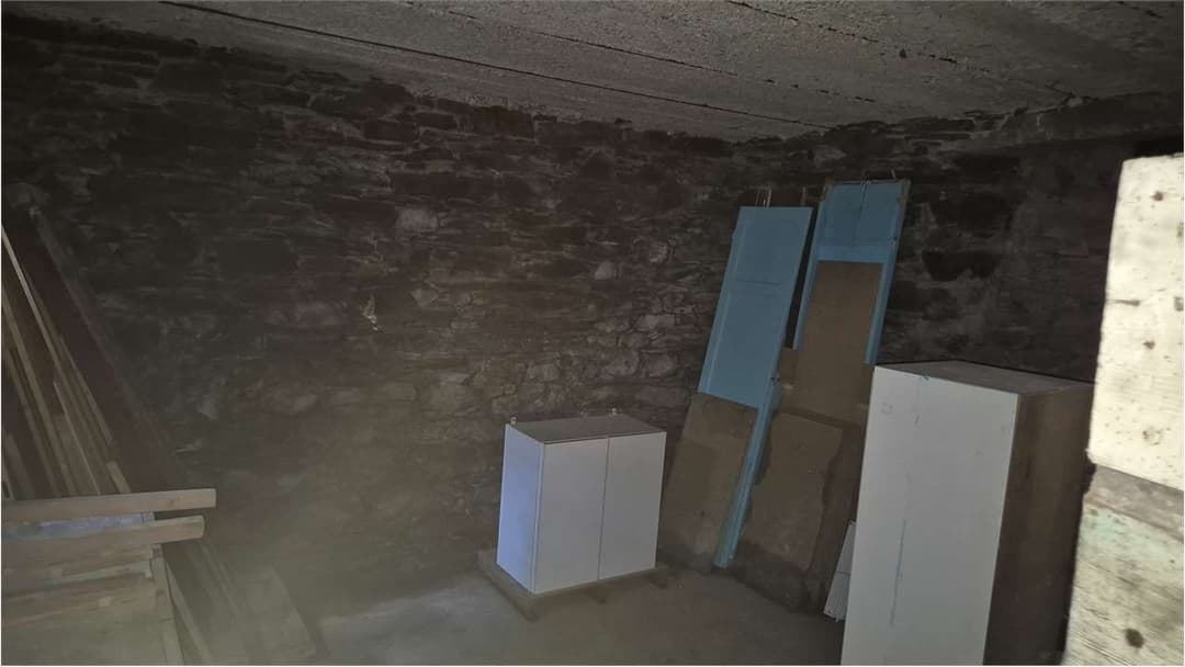 Casa indipendente di 150 mq con giardino e cantine in sasso – ampi spazi e grande potenziale gallery 15