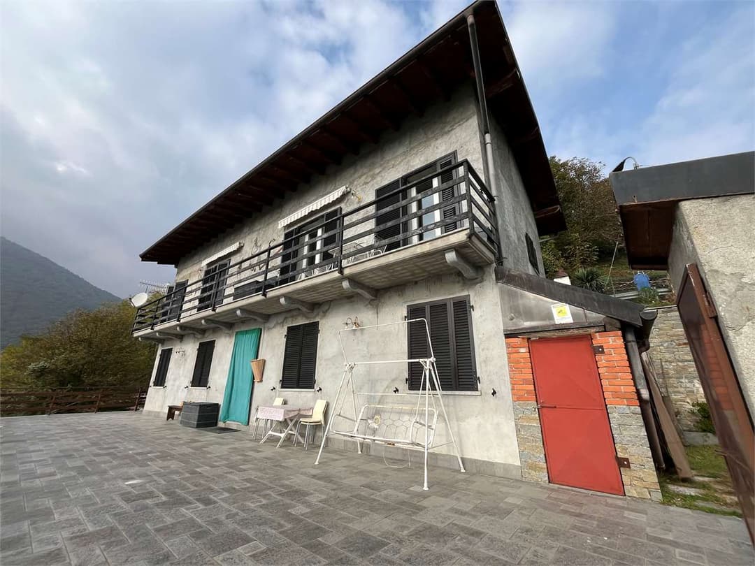 Casa indipendente con due appartamenti gallery 6