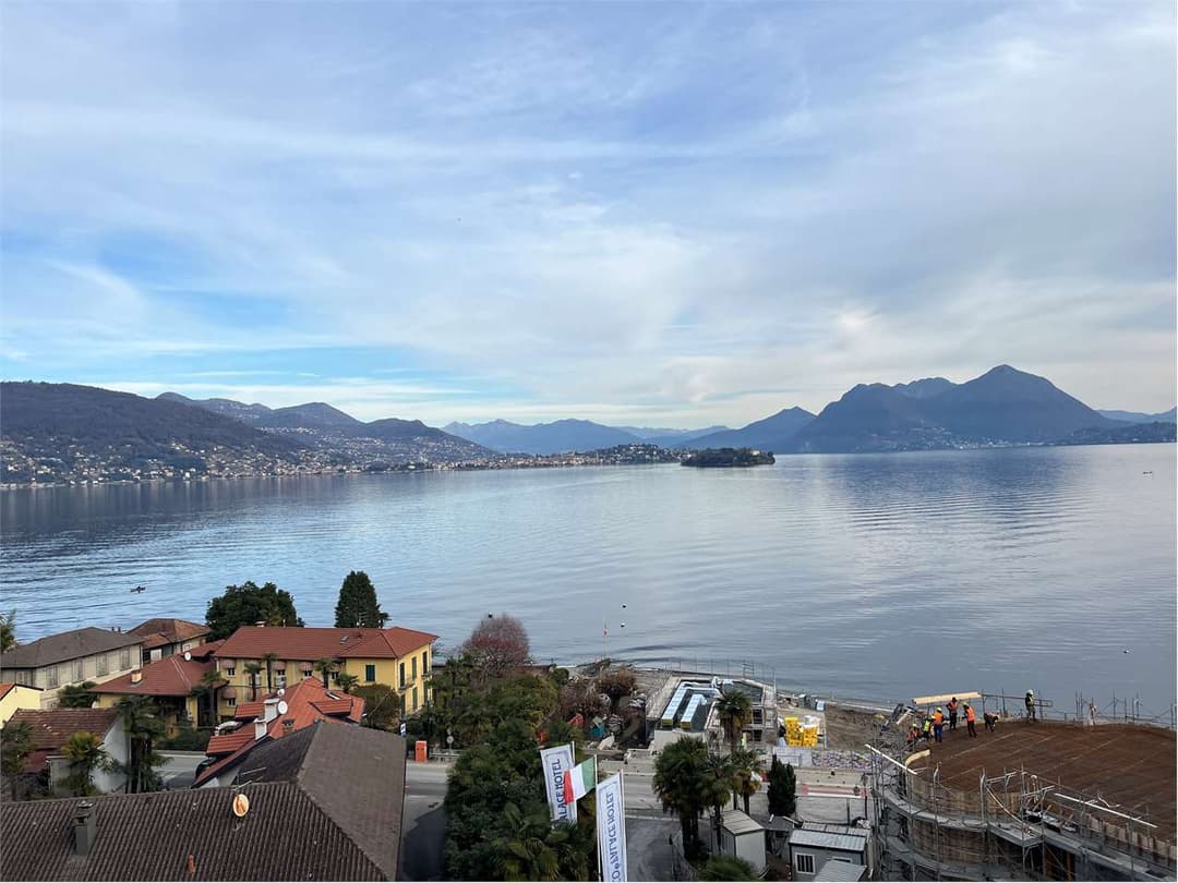 Elegante appartamento in castello vista lago BAVENO gallery 3