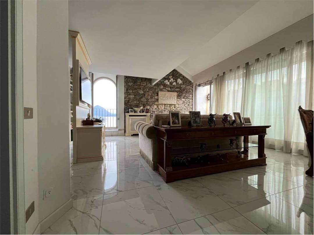 Elegante appartamento in castello vista lago BAVENO gallery 19