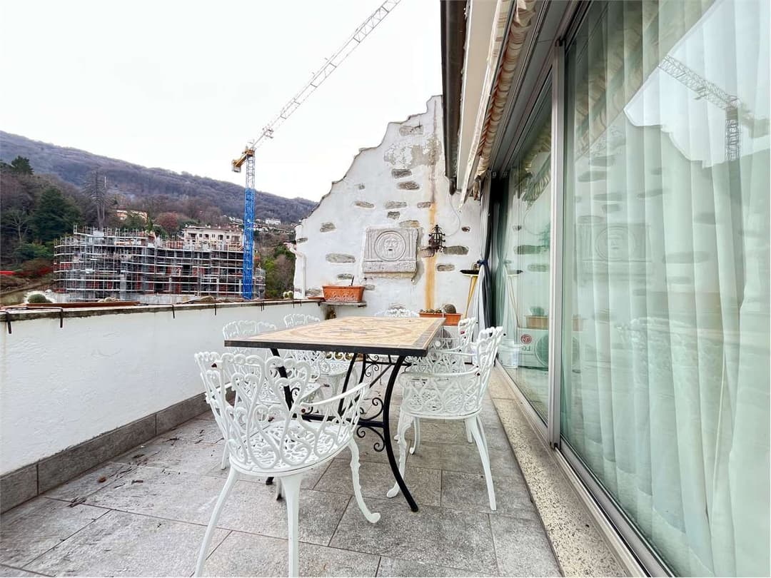 Elegante appartamento in castello vista lago BAVENO gallery 10