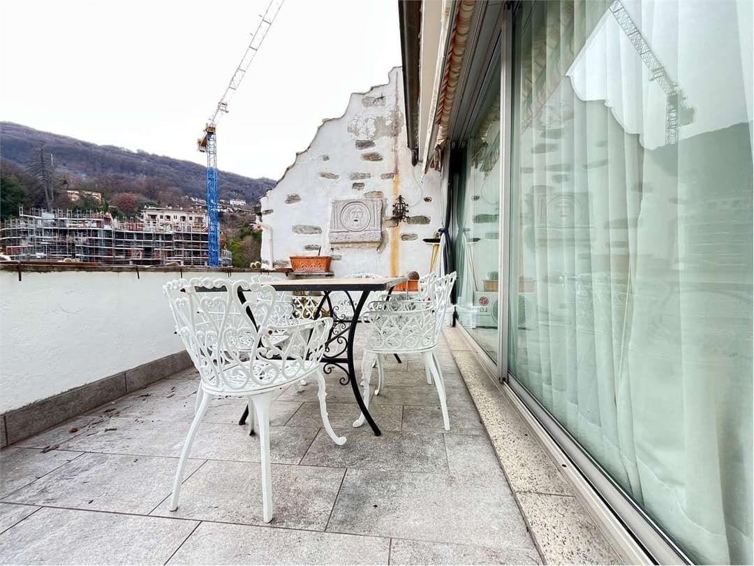 Elegante appartamento in castello vista lago BAVENO gallery 11