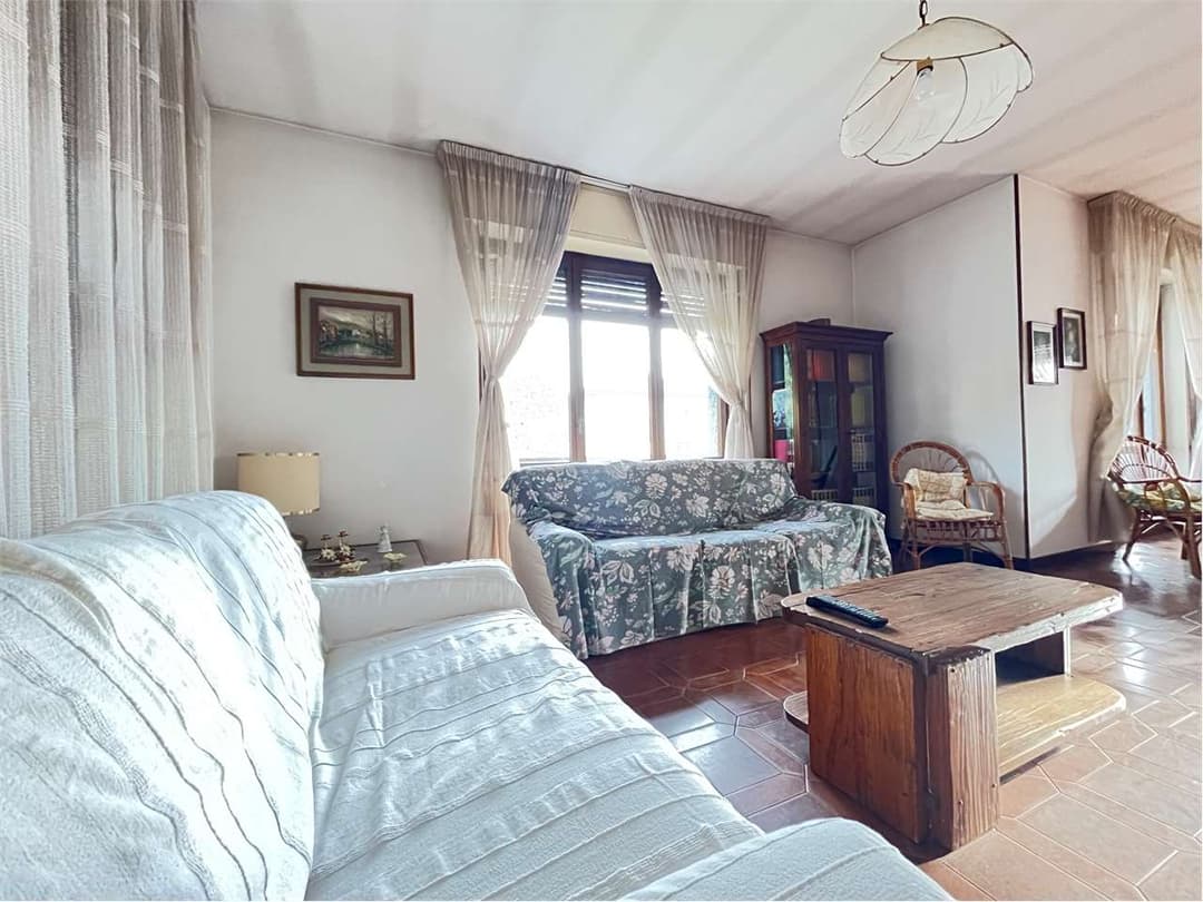 Grande appartamento in villa bifamiliare gallery 12