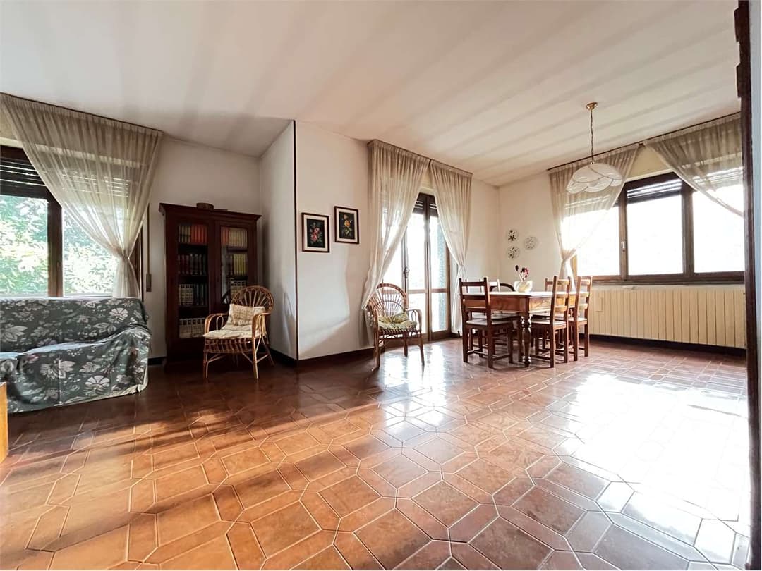 Grande appartamento in villa bifamiliare gallery 13
