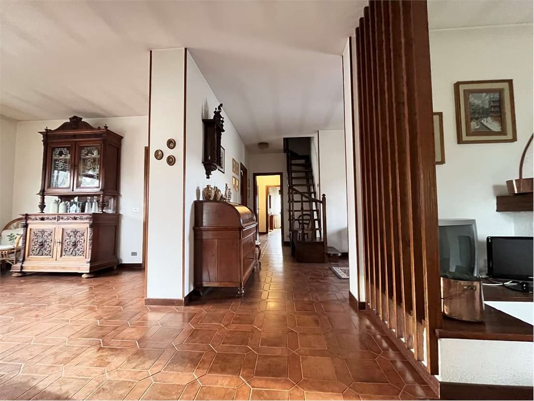Grande appartamento in villa bifamiliare gallery 24
