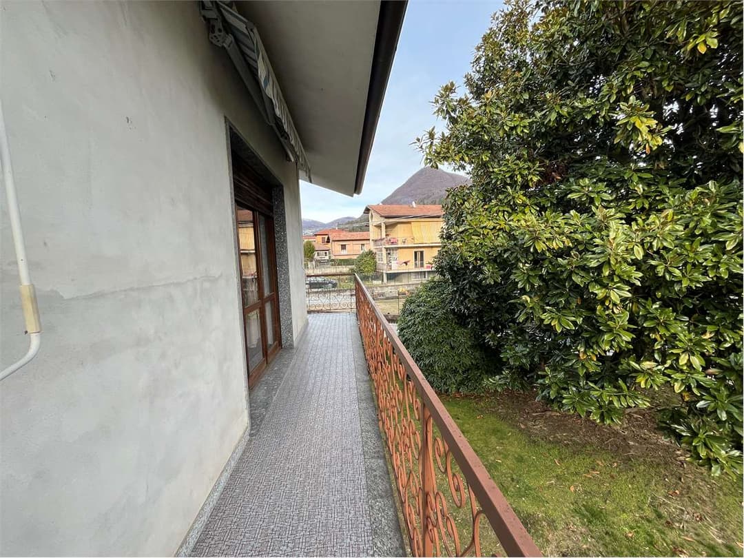 Grande appartamento in villa bifamiliare gallery 31