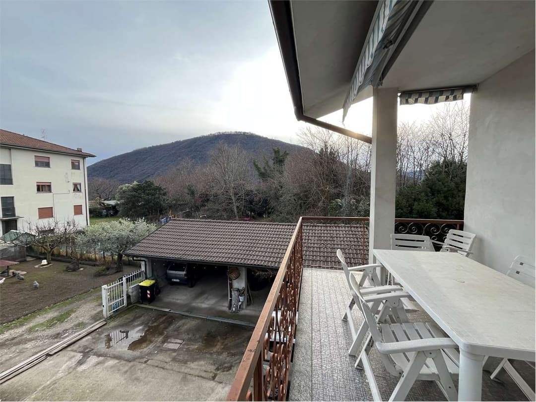 Grande appartamento in villa bifamiliare gallery 32