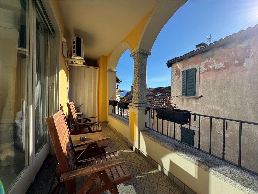 Quadrilocale nel centro storico di feriolo a due passi dal lago gallery 1