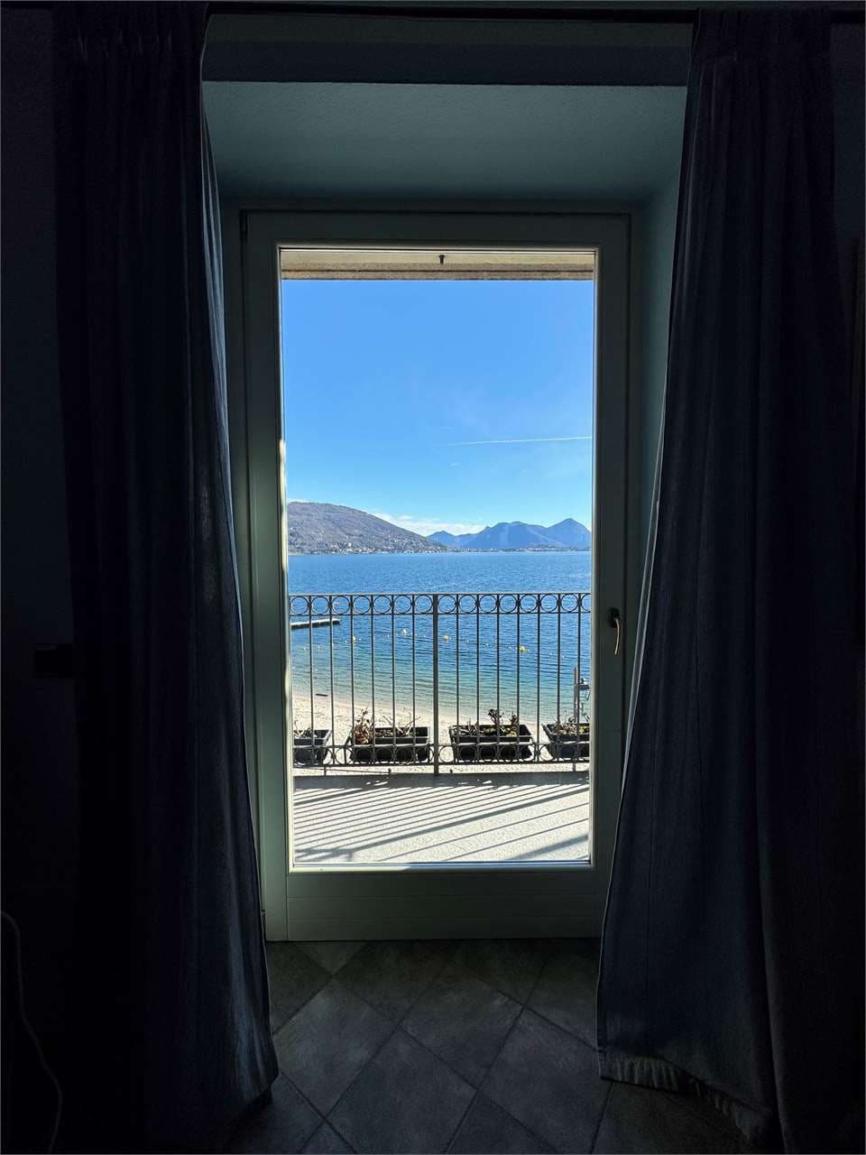 Bilocale fronte lago a feriolo gallery 8