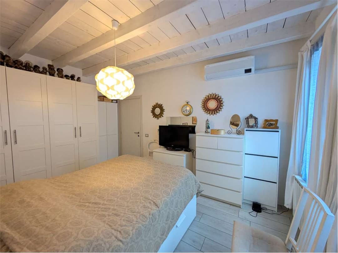 Ampia porzione di casa ristrutturata con terrazzo e mansarda trasformabile gallery 14