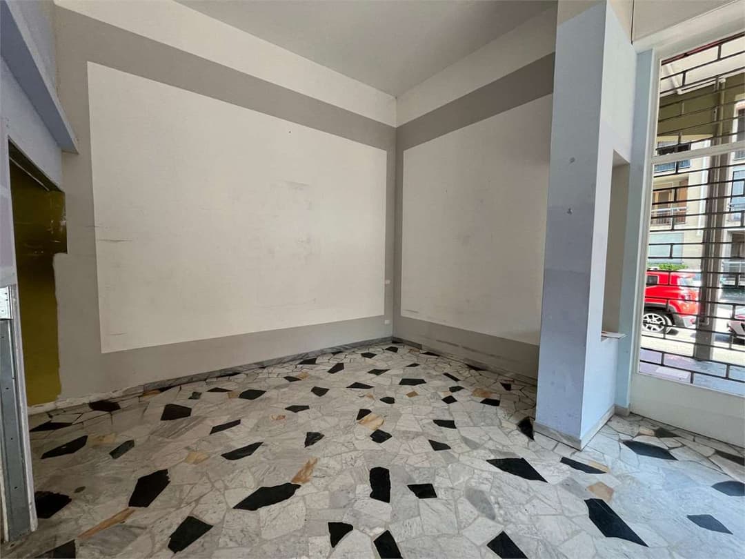 Negozio centro intra gallery 1