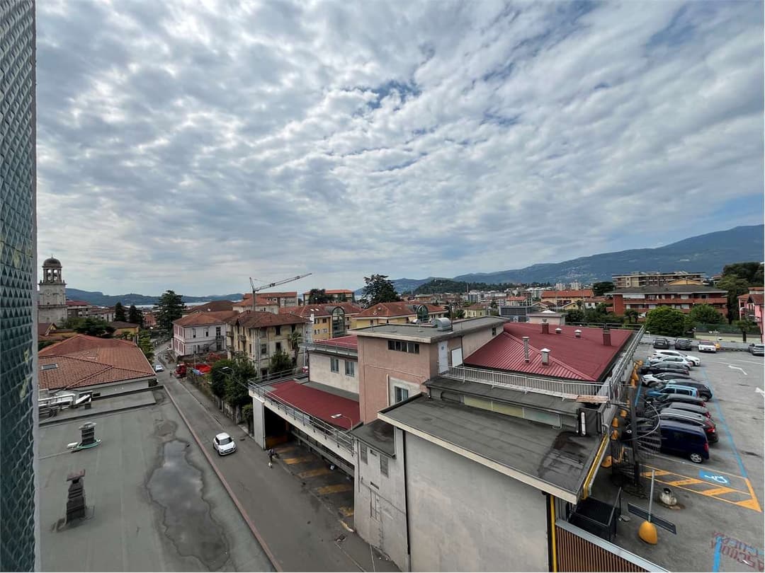 VERBANIA intra – ampio quadrilocale in pieno centro gallery 1