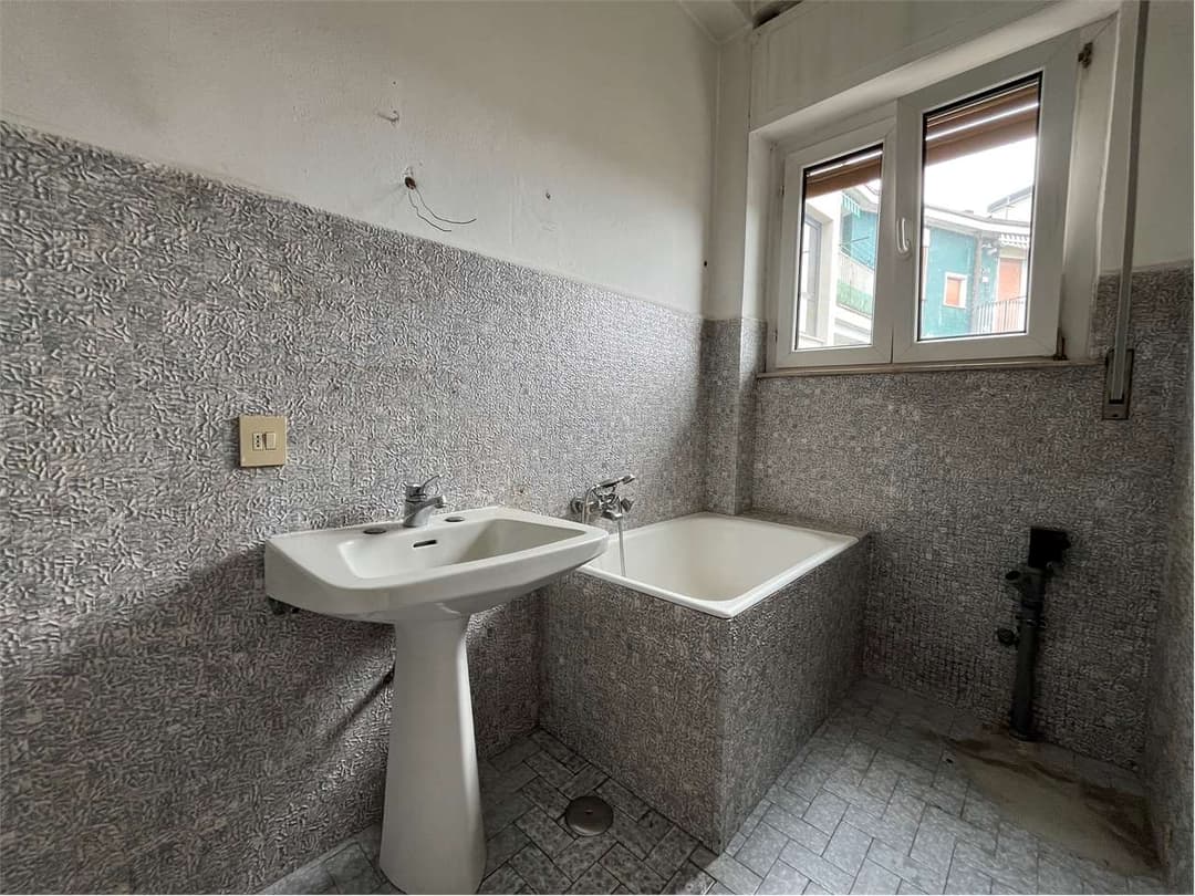 VERBANIA intra – ampio quadrilocale in pieno centro gallery 12
