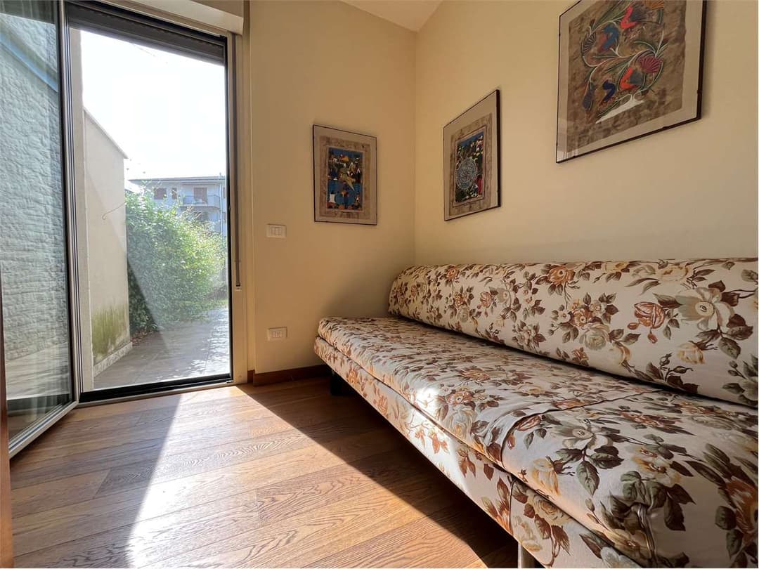 Ampio quadrilocale con giardino privato, portico, garage e cantina gallery 17