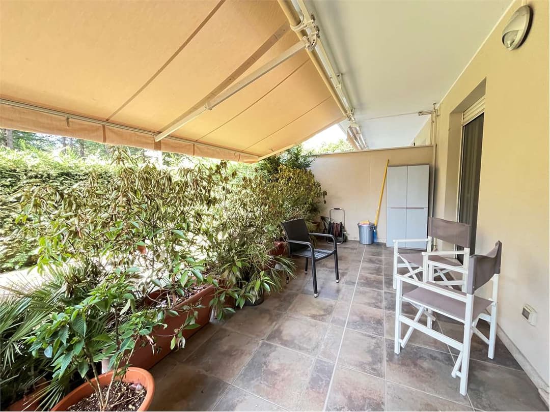 Ampio quadrilocale con giardino privato, portico, garage e cantina gallery 1