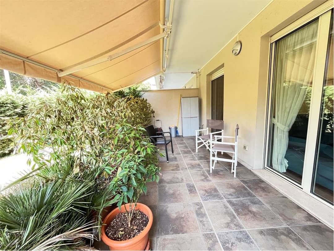 Ampio quadrilocale con giardino privato, portico, garage e cantina gallery 3
