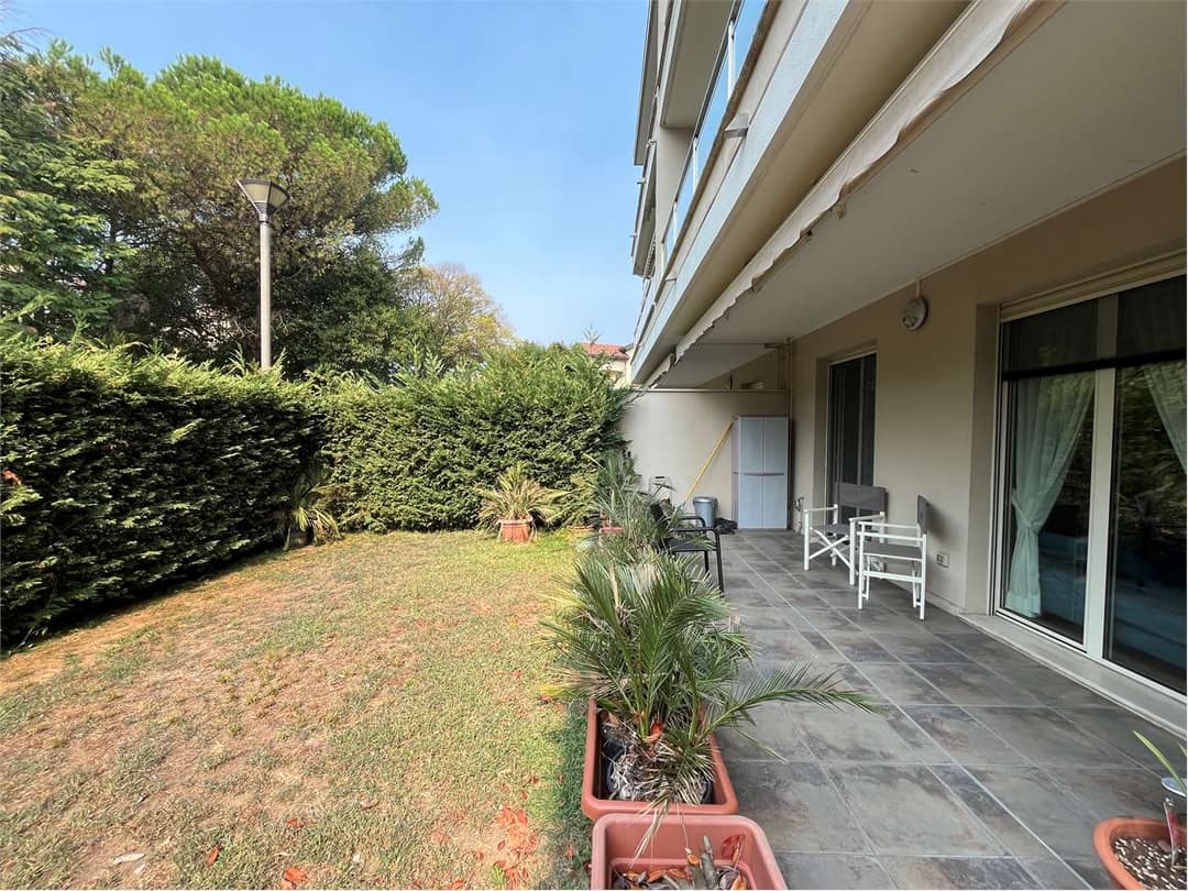 Ampio quadrilocale con giardino privato, portico, garage e cantina gallery 3